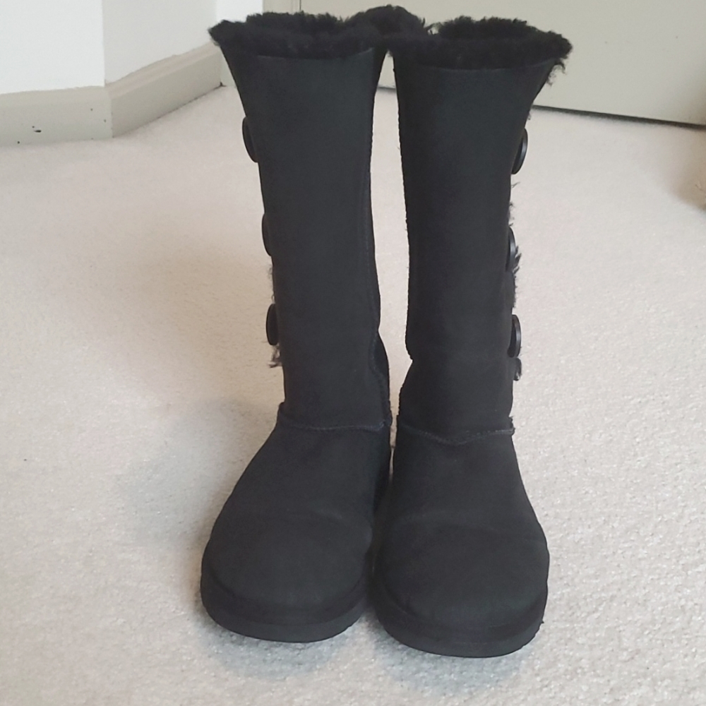 UGG Bailey Button Black Boots size 8